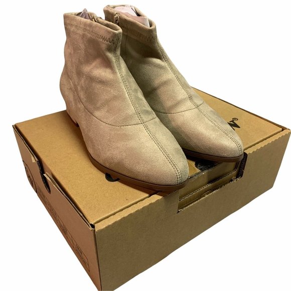 Comfortview Alivia Bootie Ivory Sz 7W Stretch Suede Like Block Heel - Picture 1 of 8